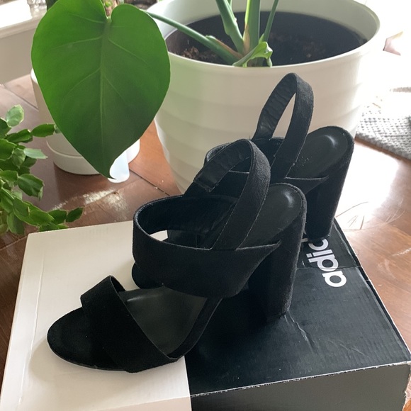 Heels 👠 - Picture 2 of 3